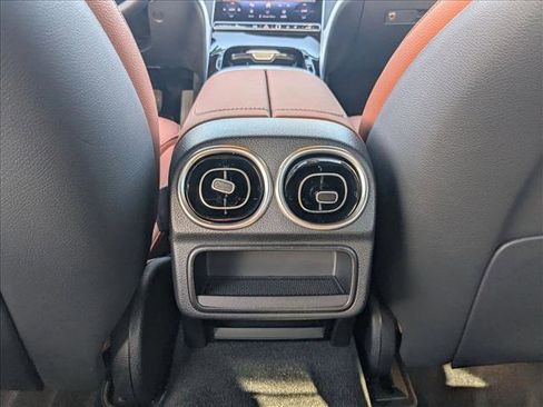 Used 2025 Mercedes-Benz C 300 Sedan image 18