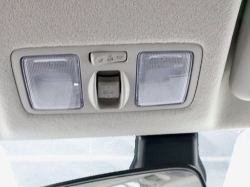 Certified 2025 Hyundai Venue SEL image 28