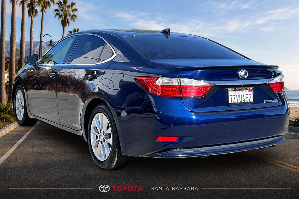 Used 2015 Lexus ES 300h w/ Navigation System Package FWD image 4