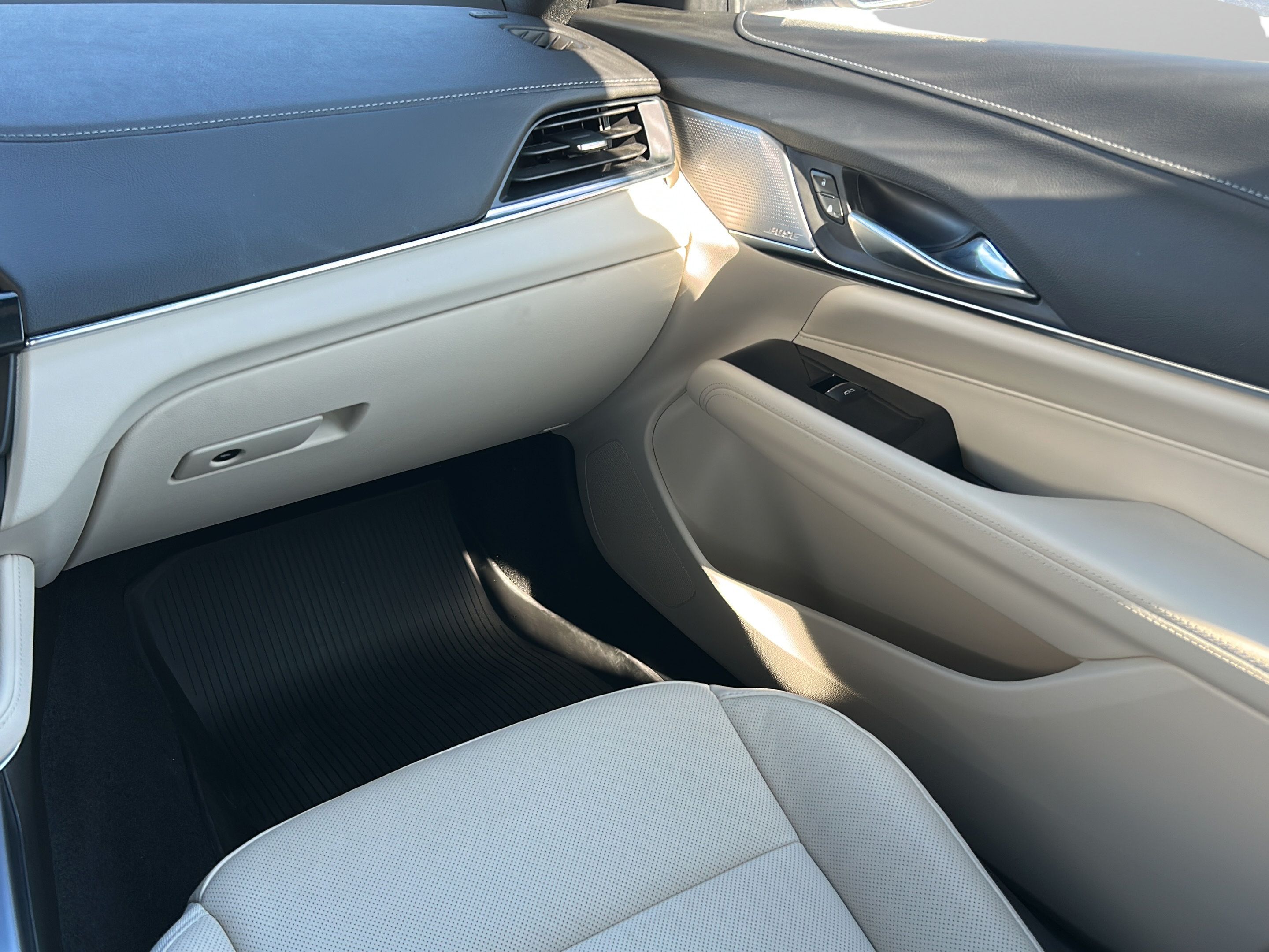 Used 2025 Cadillac CT4 Premium Luxury RWD image 13