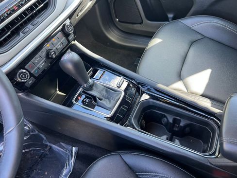 Used 2025 Jeep Compass Limited image 37