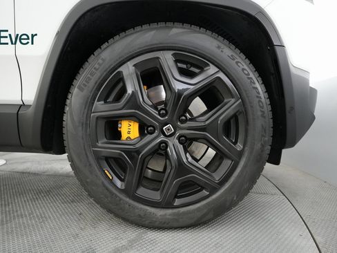 Used 2023 Rivian R1S Adventure image 19