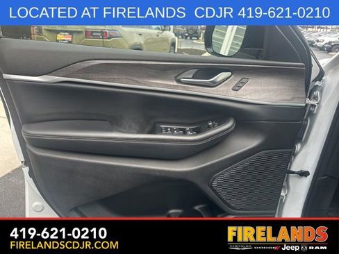 Used 2023 Jeep Grand Cherokee Limited AWD/4WD image 20