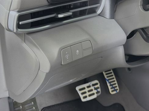 Used 2025 Hyundai Elantra Sport image 12