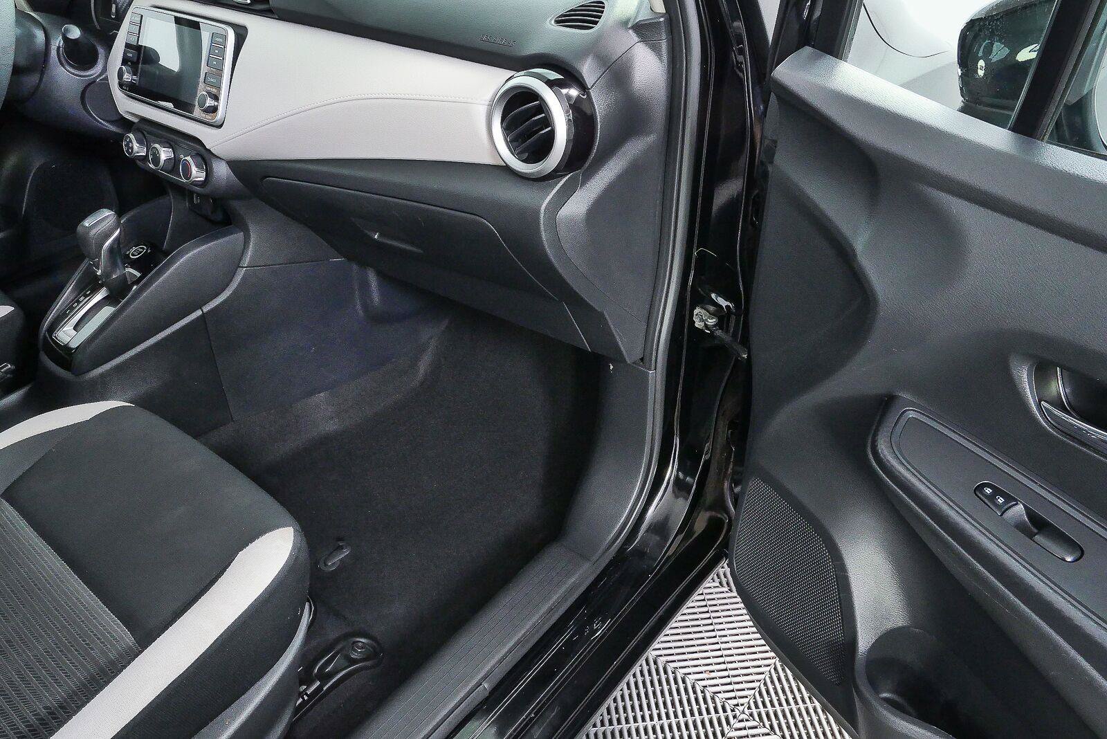 Used 2021 Nissan Versa SV FWD image 19