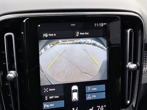 Used 2022 Volvo XC40 T5 R-Design w/ Advanced Package image 18