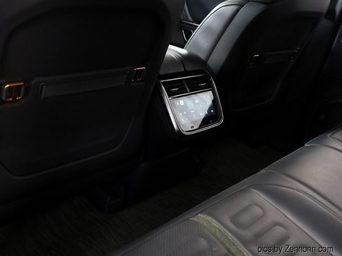 Used 2023 Rivian R1S Launch Edition image 16