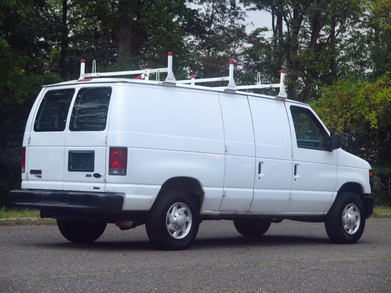 Used 2013 Ford E-250 and Econoline 250 w/ Commercial Cargo Van Pkg RWD image 4