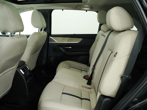 Certified 2025 MAZDA CX-70 Plug-In Hybrid w/ Premium Pkg image 16