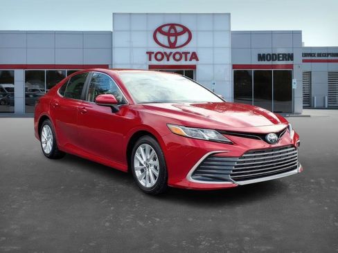 Used 2023 Toyota Camry LE image 8