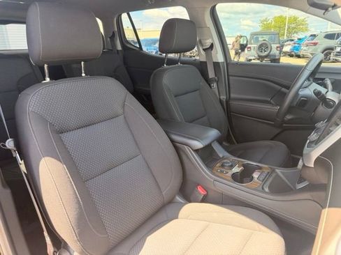 Used 2022 GMC Acadia SLE w/ Driver Convenience Package FWD image 23