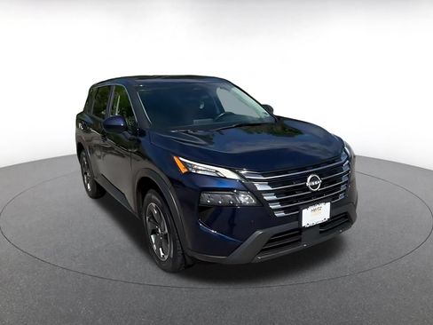 Used 2025 Nissan Rogue SV FWD image 3