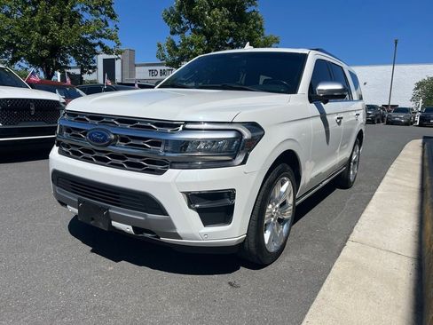Used 2023 Ford Expedition Platinum AWD/4WD image 3