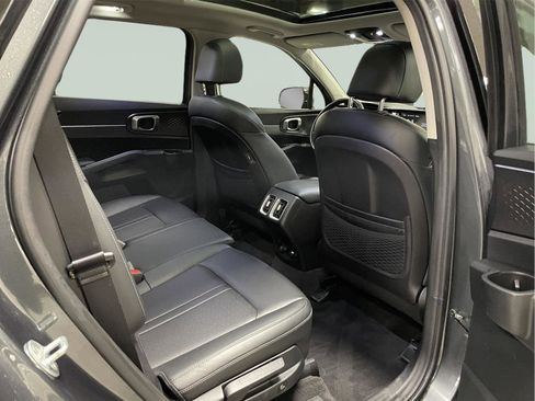 Used 2021 Kia Sorento S w/ Panoramic Sunroof Package image 19