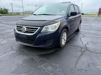 Used 2013 Volkswagen Routan SE FWD video 1