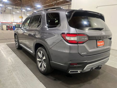 Used 2023 Honda Pilot Elite image 6