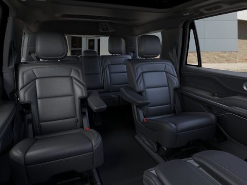 New 2026 Lincoln Navigator Reserve w/ Jet Appearance Package AWD/4WD image 11