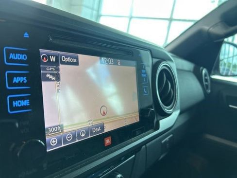 Used 2018 Toyota Tacoma TRD Sport w/ TRD Premium Sport Package RWD image 4