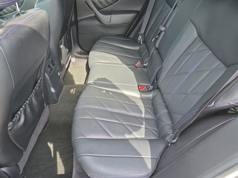 Used 2015 INFINITI QX70 AWD w/ Premium Package image 16