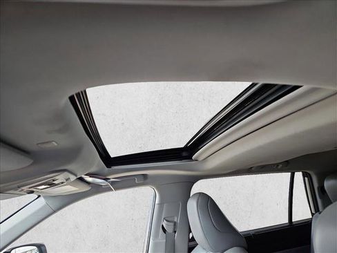 Used 2021 Toyota Highlander XLE image 16