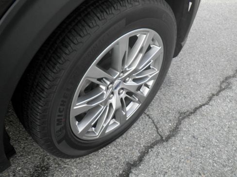 Certified 2025 Ford Explorer Active w/ Active Comfort Package image 8