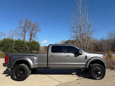 Used 2022 Ford F450 Platinum image 9