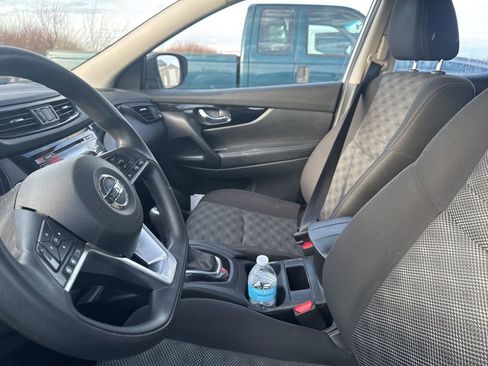 Used 2017 Nissan Rogue Sport SV image 6