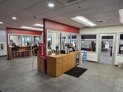 Used 2010 Toyota Corolla LE image 9