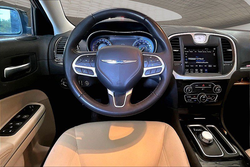 Used 2023 Chrysler 300 Touring w/ Sport Appearance Package RWD image 4