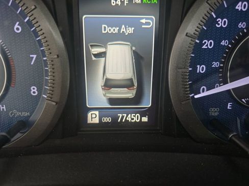 Used 2020 Toyota Sienna XLE w/ XLE Navigation Package image 4