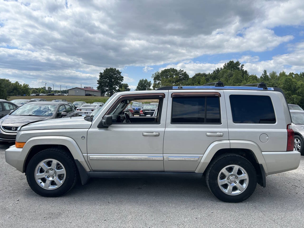 Used 2007 Jeep Commander Limited AWD/4WD image 3
