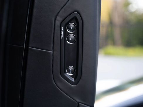 Used 2021 McLaren 720S Spider image 38