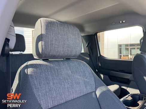 New 2026 Ford F250 XLT w/ FX4 Off-Road Package image 18