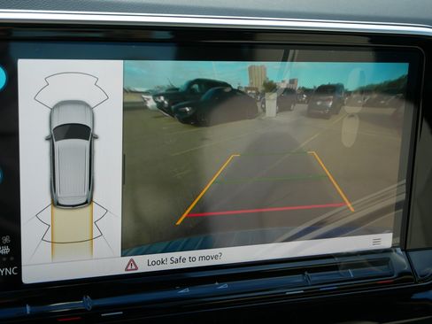 New 2026 Volkswagen Atlas SE image 10