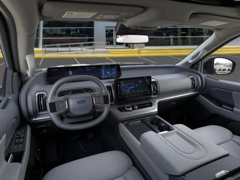 New 2025 Ford Expedition Active image 9