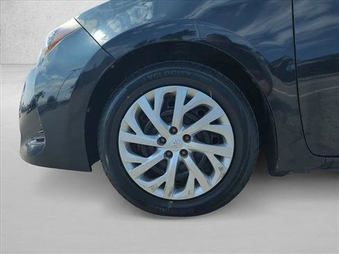 Used 2017 Toyota Corolla LE image 21