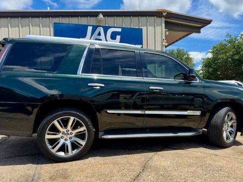 Used 2016 Cadillac Escalade Luxury AWD/4WD image 5