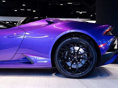 Used 2023 Lamborghini Huracan EVO RWD image 18