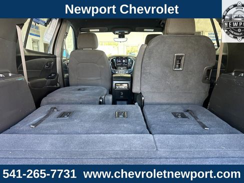 Used 2023 Chevrolet Traverse LT w/ Midnight/Sport Edition image 17