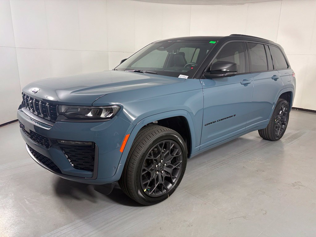 New 2027 Jeep Grand Cherokee Summit w/ Adv Protech Group IV AWD/4WD image 4
