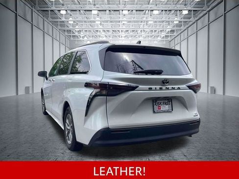Used 2025 Toyota Sienna XLE FWD image 10