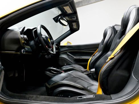 Used 2017 Ferrari 488 Spider RWD image 9