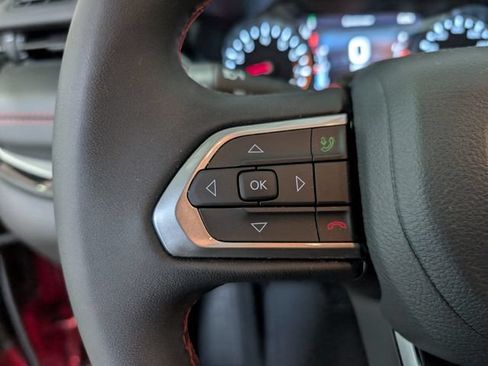Used 2025 Jeep Compass Trailhawk AWD/4WD image 18