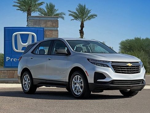 Used 2022 Chevrolet Equinox LS image 3