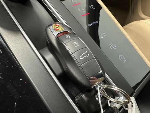 Used 2026 Porsche Macan AWD/4WD image 46