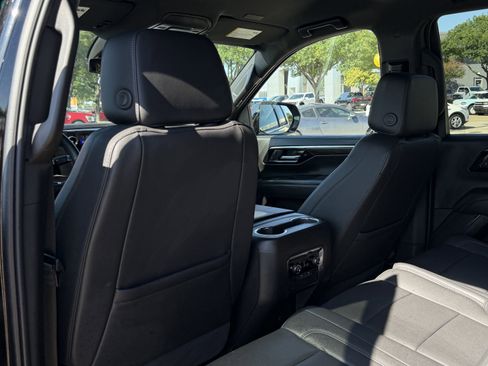 Used 2025 Chevrolet Tahoe LT AWD/4WD image 14