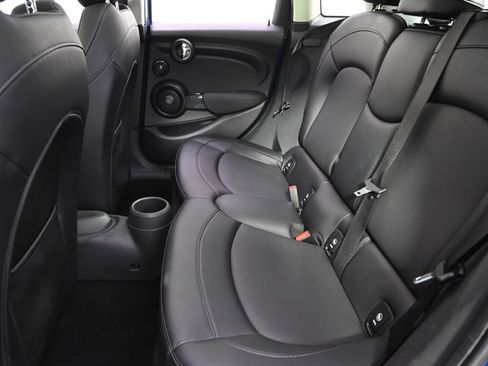 Used 2016 MINI Cooper 4-Door Hardtop image 20