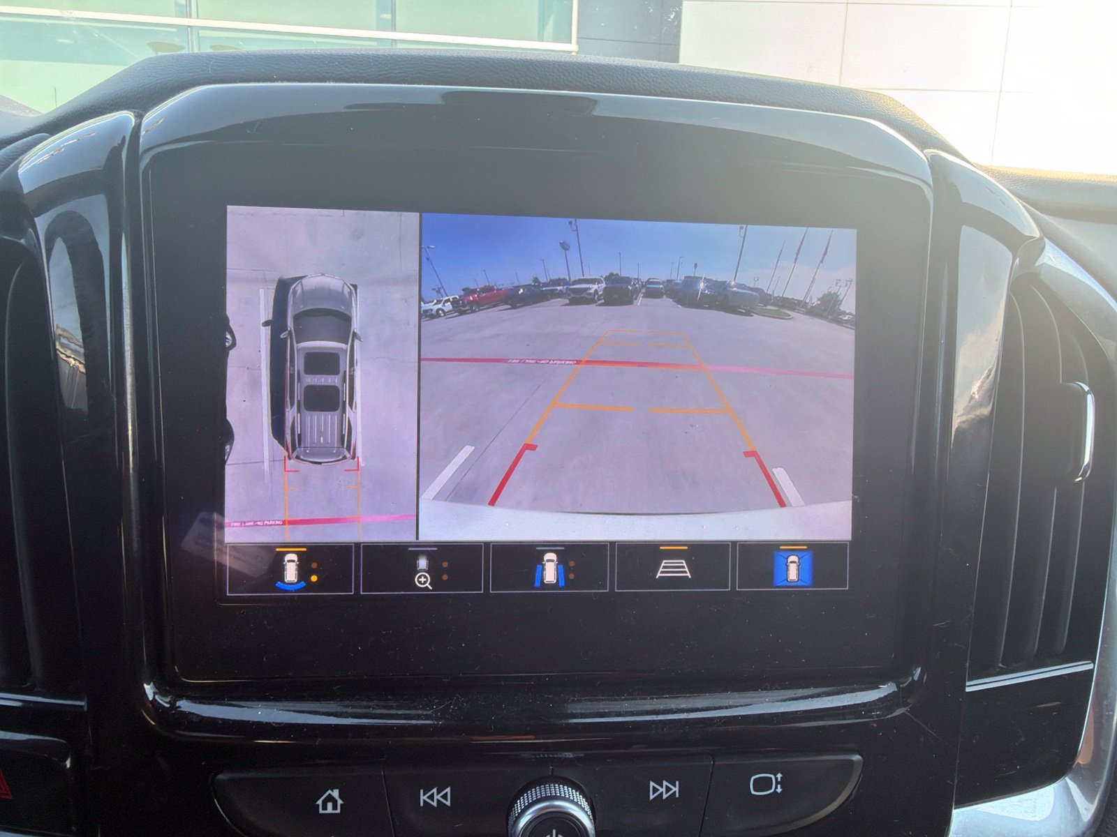 Used 2024 Chevrolet Traverse RS FWD image 26