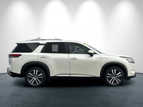 Used 2023 Nissan Pathfinder Platinum w/ Cargo Package image 3