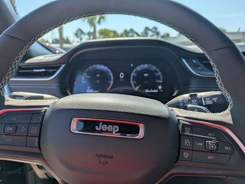 New 2025 Jeep Grand Cherokee L Altitude image 31
